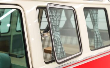 Unknown-Vanagon-1973-Red-Gray-44