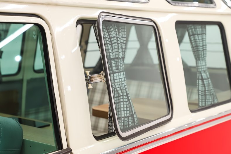 Unknown-Vanagon-1973-Red-Gray-44