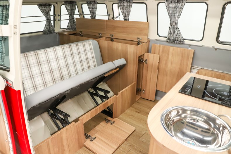 Unknown-Vanagon-1973-Red-Gray-47