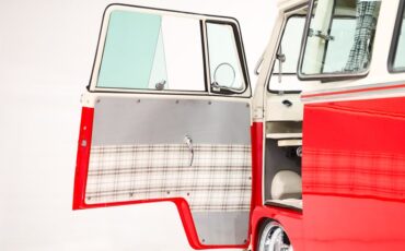 Unknown-Vanagon-1973-Red-Gray-5