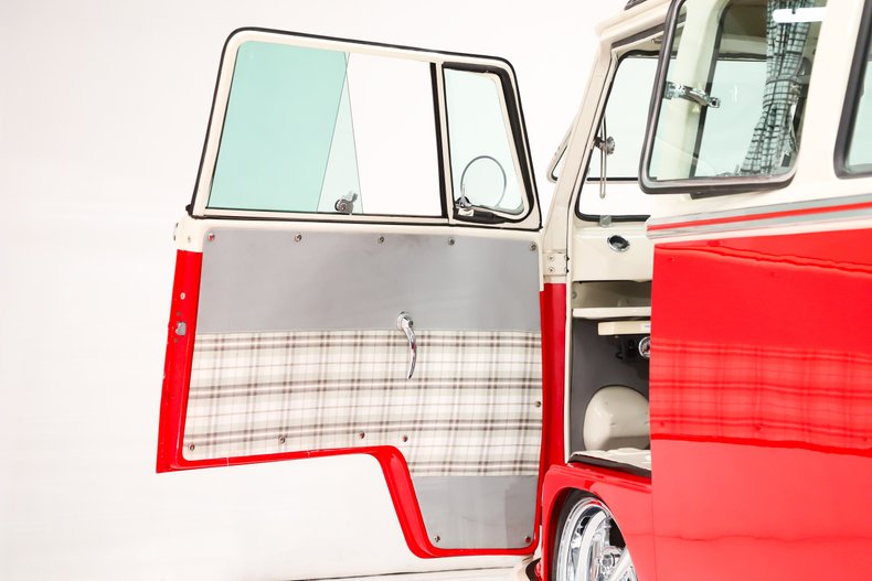 Unknown-Vanagon-1973-Red-Gray-5