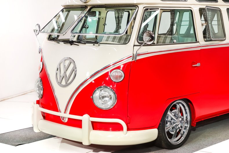 Unknown-Vanagon-1973-Red-Gray-8