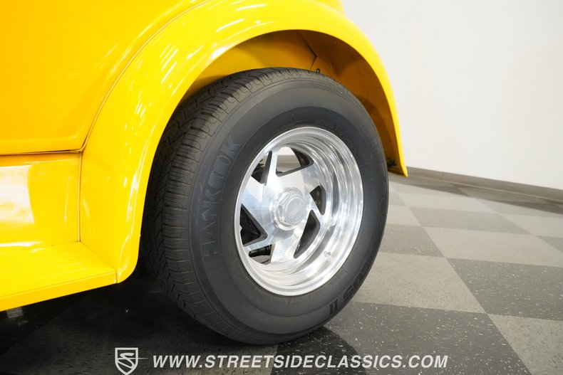 Unknown-Victoria-1930-Yellow-Tan-20