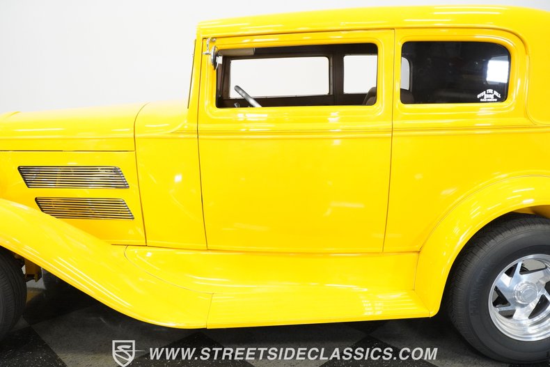 Unknown-Victoria-1930-Yellow-Tan-22