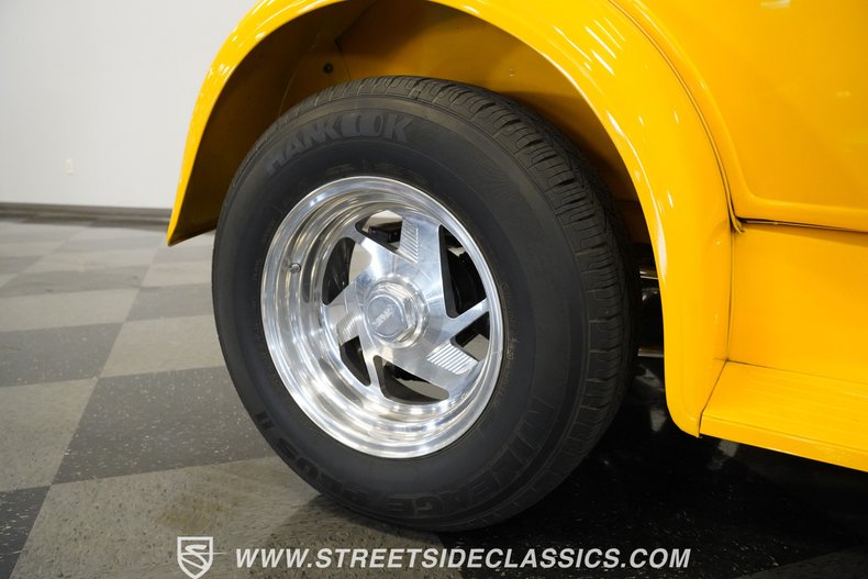 Unknown-Victoria-1930-Yellow-Tan-45