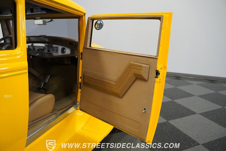 Unknown-Victoria-1930-Yellow-Tan-47