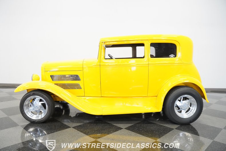 Unknown-Victoria-1930-Yellow-Tan