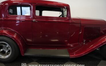Unknown-Victoria-1932-Burgundy-Dark-Gray-39