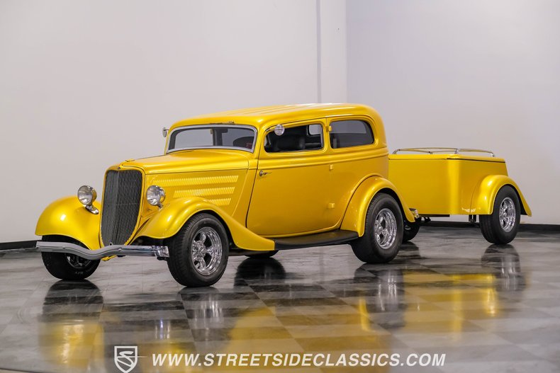 Unknown-Victoria-1933-Gold-Gray-1