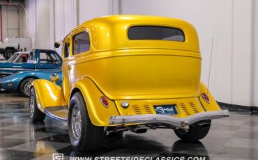 Unknown-Victoria-1933-Gold-Gray-15
