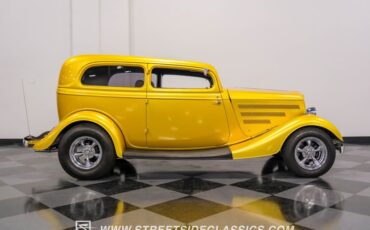 Unknown-Victoria-1933-Gold-Gray-22