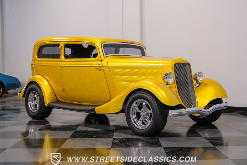 Unknown-Victoria-1933-Gold-Gray-23