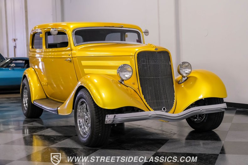 Unknown-Victoria-1933-Gold-Gray-25