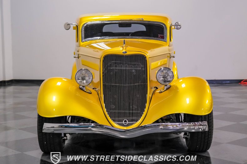Unknown-Victoria-1933-Gold-Gray-26