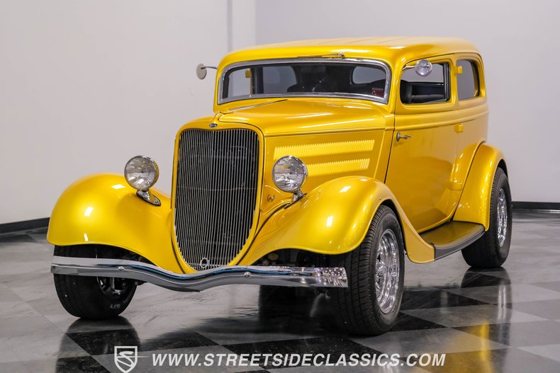 Unknown-Victoria-1933-Gold-Gray-27