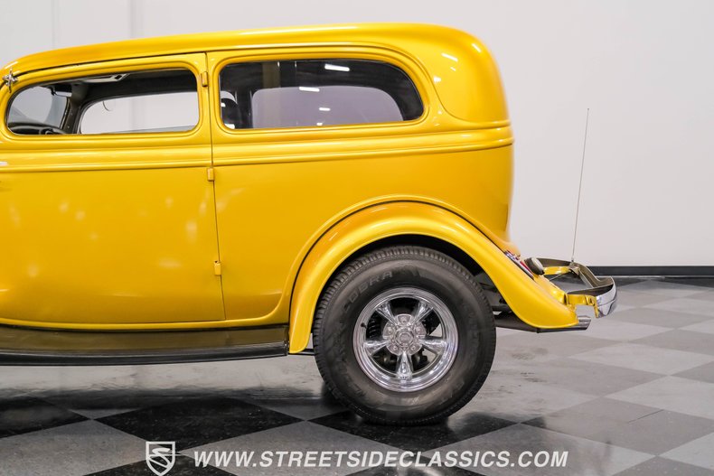 Unknown-Victoria-1933-Gold-Gray-32