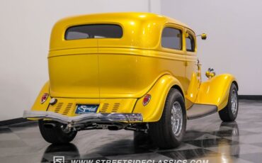 Unknown-Victoria-1933-Gold-Gray-33