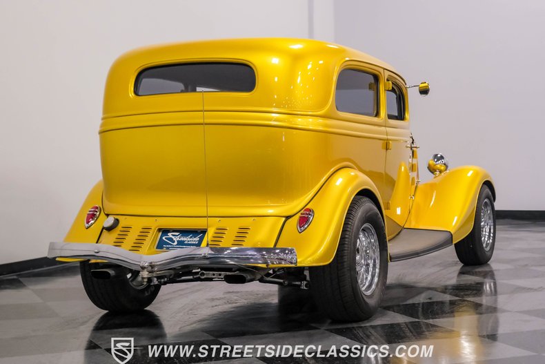 Unknown-Victoria-1933-Gold-Gray-33