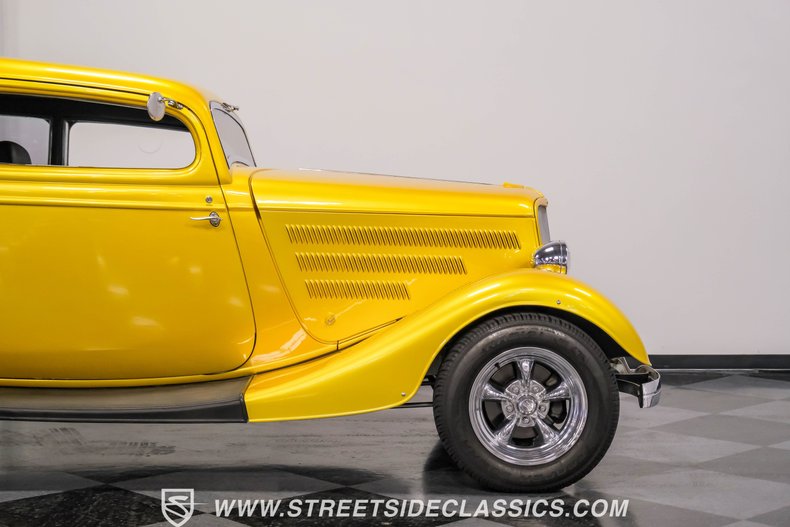 Unknown-Victoria-1933-Gold-Gray-39
