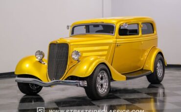 Unknown-Victoria-1933-Gold-Gray-4