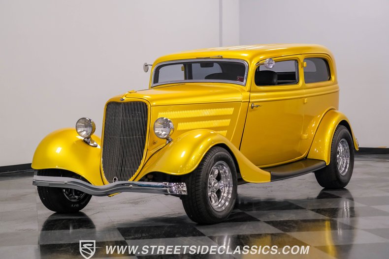 Unknown-Victoria-1933-Gold-Gray-4