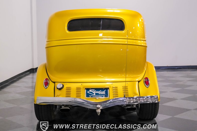 Unknown-Victoria-1933-Gold-Gray-40