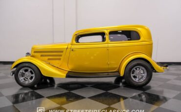 Unknown-Victoria-1933-Gold-Gray-5
