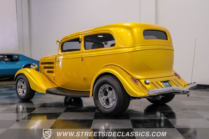 Unknown-Victoria-1933-Gold-Gray-6