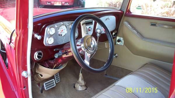 Unknown-Victoria-1933-Red-Tan-1