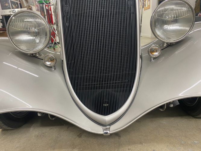 Unknown-Victoria-1934-Two-Tone-Silver-Black-2