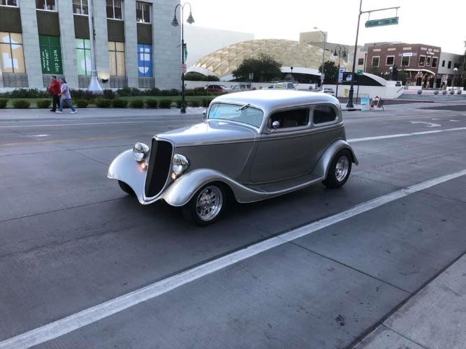 Unknown-Victoria-1934-Two-Tone-Silver-Black