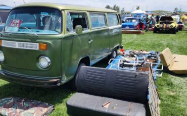 Unknown-Volkswagon-bay-bus-1978-green-1