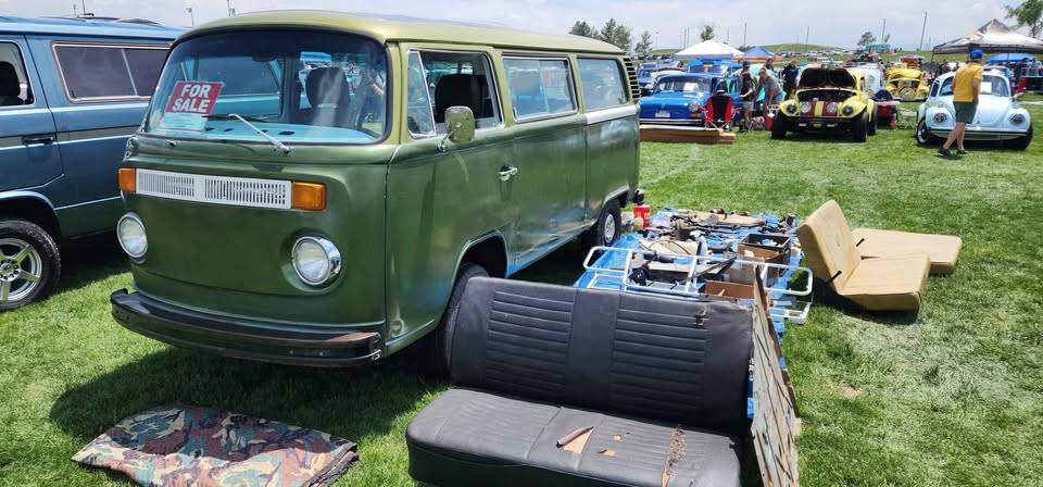 Unknown-Volkswagon-bay-bus-1978-green-1