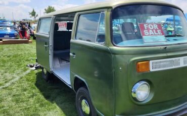 Unknown-Volkswagon-bay-bus-1978-green