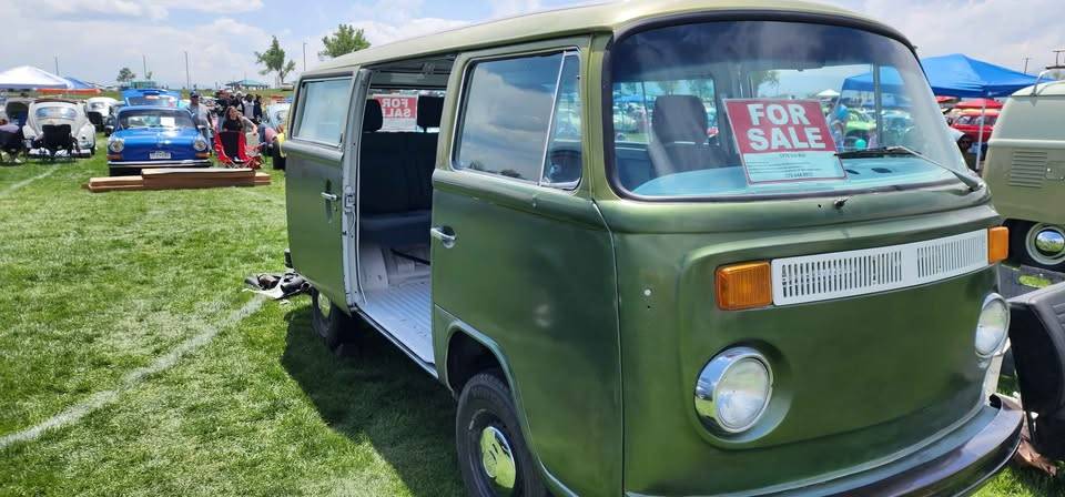 Unknown-Volkswagon-bay-bus-1978-green