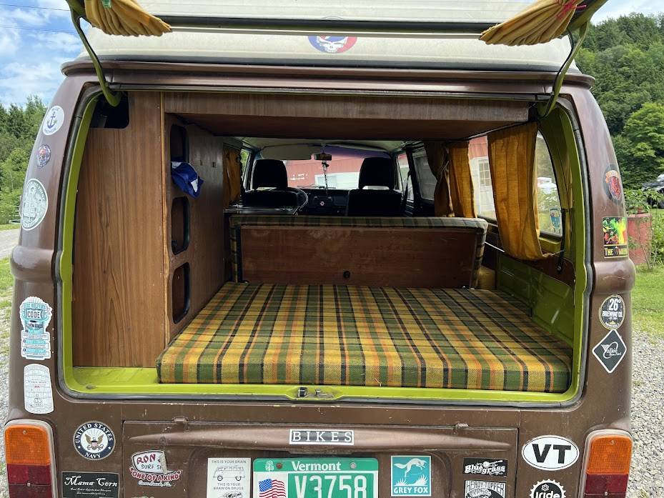 Unknown-Volkswagon-bus-1978