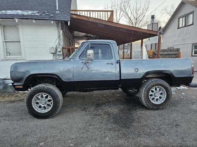 Unknown-W100-1975-Gray-Blue-3