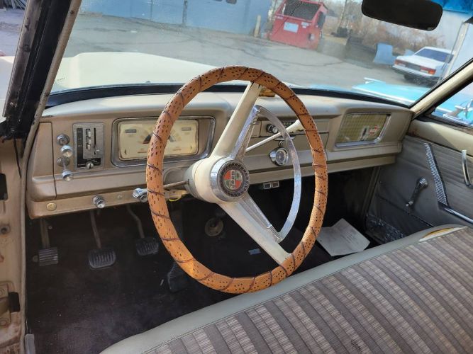 Unknown-Wagoneer-1965-Gold-11