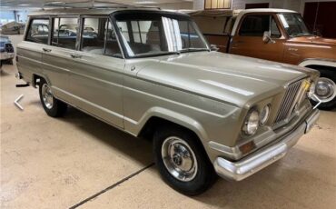 Unknown-Wagoneer-1965-Gold-12