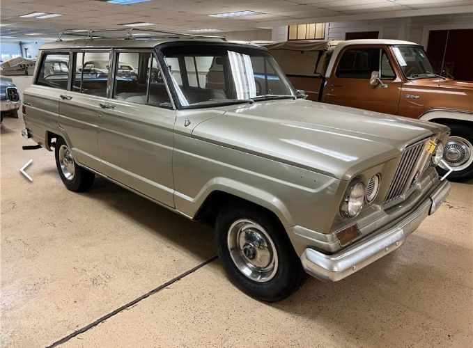 Unknown-Wagoneer-1965-Gold-12