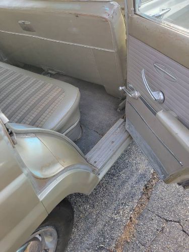 Unknown-Wagoneer-1965-Gold-14
