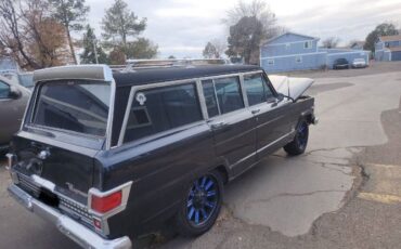 Unknown-Wagoneer-1972-Blue-1