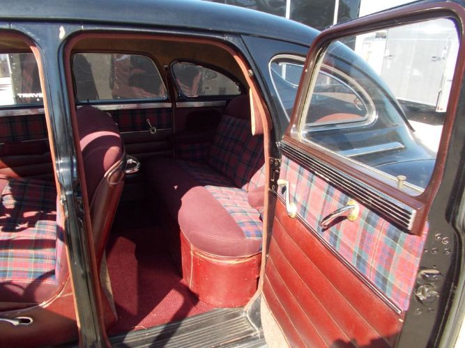 Unknown-Windsor-1947-Black-Red-13