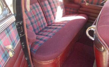 Unknown-Windsor-1947-Black-Red-5