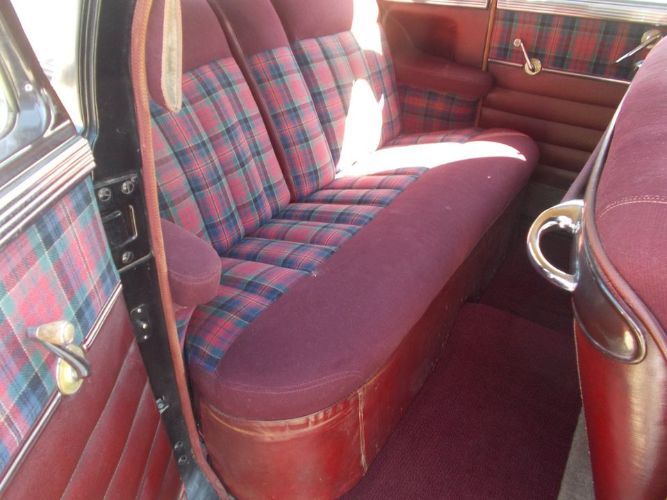 Unknown-Windsor-1947-Black-Red-5