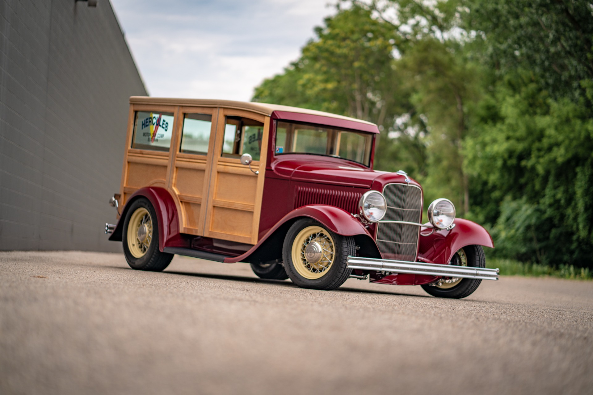 Unknown-Woody-1932-BurgundyMaroon-BeigeTan-2