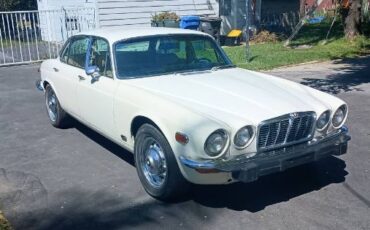 Unknown-Xj6-1974-White-10