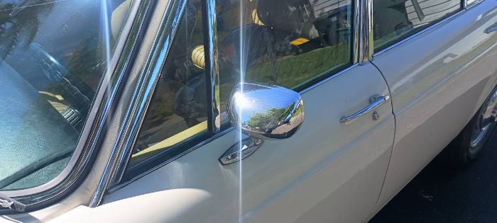 Unknown-Xj6-1974-White-2