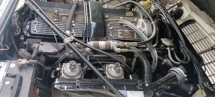 Unknown-Xj6-1974-White-21