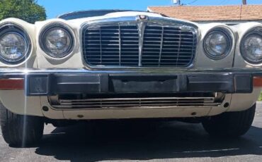 Unknown-Xj6-1974-White-23